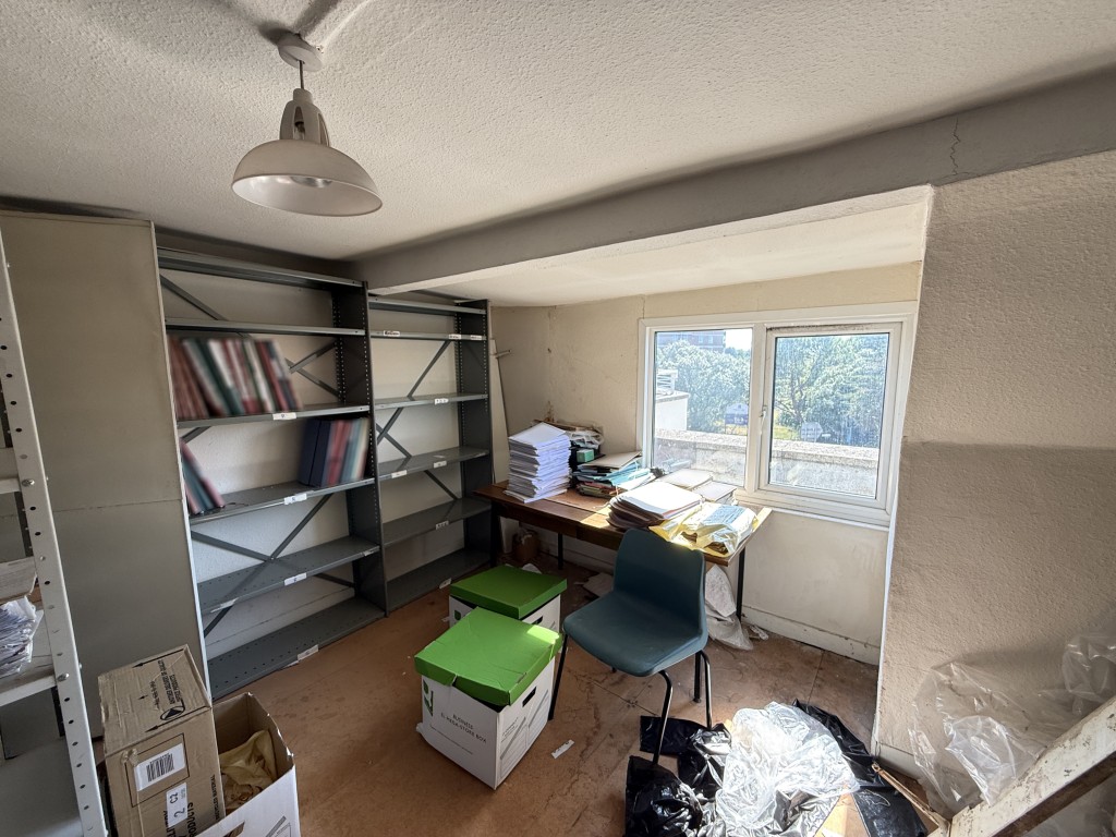 Lot: 56 - SUBSTANTIAL FREEHOLD COMMERCIAL PREMISES FOR OCCUPATION OR REDEVELOPMENT - Storage room in roof space